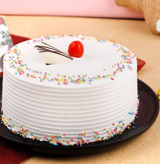 A Ice Cream Flavor Vanilla Cake Is Designed By Red Velvet-order Cake And  Flowers Online-online Flowers And Cake In Mangalore-online Cake N Flower  Delivery-flower & Cake Delivery In Mangalore-online Ca - Iris