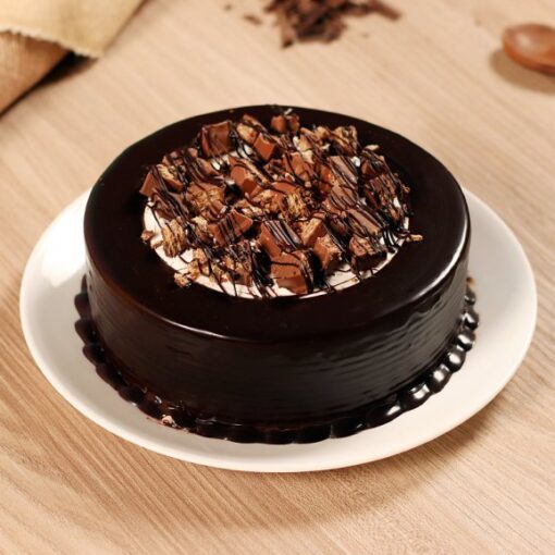 KitKat Cake with rich chocolate layers and crunchy KitKat bars, ideal for a fun and indulgent dessert experience.