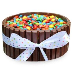 KitKat Gems Cake: a rich chocolate cake decorated with crunchy KitKat bars and colorful gems, ideal for any celebration or special occasion.