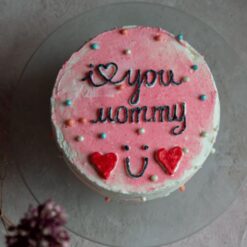 Love You Mommy Cake with a heartfelt message and delicious flavors, ideal for expressing love and celebrating Mother's Day.