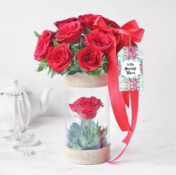 Mom's Delight 10-Rose Bouquet – Elegant Arrangement of 10 Roses for a Beautiful and Heartfelt Mother's Day Gift