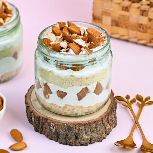 Set of 6 pineapple and almond cake jars, featuring layers of tropical flavors perfect for desserts and gifting.