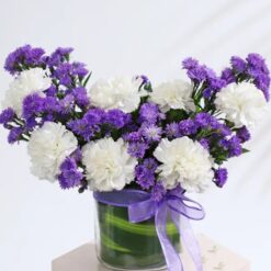 Regal Blossom Delight – Elegant Arrangement of Luxurious Flowers for a Sophisticated and Beautiful Gift