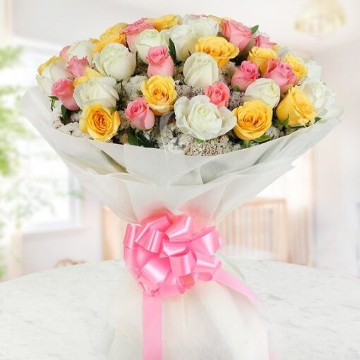 Mix Rose Bouquet with a variety of roses in vibrant colors, ideal for celebrating any occasion and adding elegance.