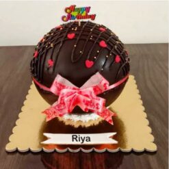 Global Pinata Cake with a globe-themed design and surprise-filled center, ideal for world-themed parties and adding excitement to special occasions.