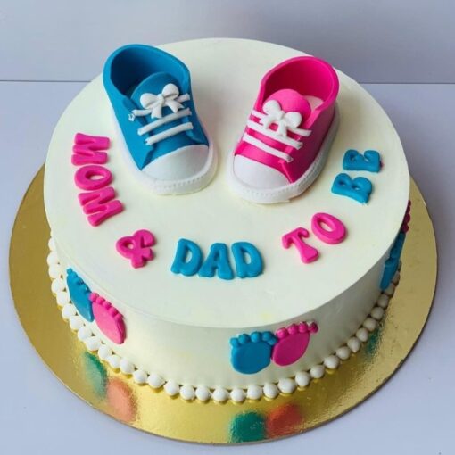 Mommy and Daddy-to-Be Cake featuring charming designs, perfect for celebrating the upcoming arrival of your little one at baby showers.