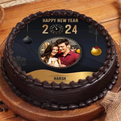 Timeless New Year Memory Cake with elegant design, perfect for celebrating past moments and creating new memories on New Year’s Eve.