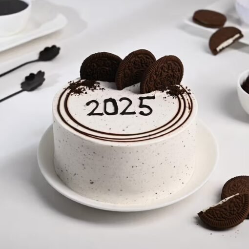 Choco Oreo New Year Cake – a decadent chocolate cake layered with Oreo cookies, ideal for festive New Year celebrations.