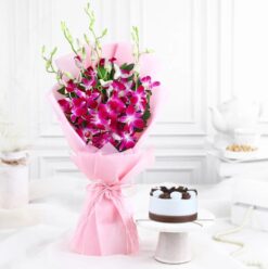 Lavender Dreams & Forest Bliss Combo – a calming lavender arrangement paired with rich Black Forest cake, ideal for sophisticated occasions.