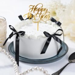 New Year Glamour Cake – a beautifully adorned cake featuring shimmering details, perfect for a glamorous New Year celebration.