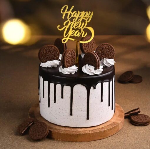 Oreo Bliss New Year Cake – a rich and creamy cake infused with Oreo flavors, ideal for festive New Year celebrations.