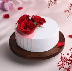 Love Struck Rose Cake – A beautifully crafted cake adorned with elegant roses, perfect for celebrating love, romance, and special moments.