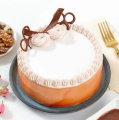 Delectable Butterscotch Cake – a rich and creamy butterscotch-flavored delight topped with caramel crunch and smooth frosting.