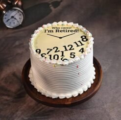 Funny retirement cake with ‘Who Cares, I’m Retired’ message, perfect for a lighthearted and joyful retirement celebration.